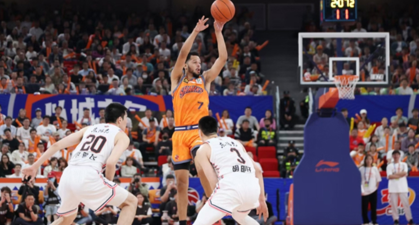 今夜上海久事备战CBA季后赛，扳平良机细节曝光，质疑声仍在，数据趋势出现新变化的简单介绍